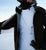 Detailansicht vom ANKERLIFT Nebel T-Shirt an einem Skifahrer im Schnee