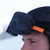 ANKERLIFT Skibrillenschutz-Überzug am Model im Skigebiet.